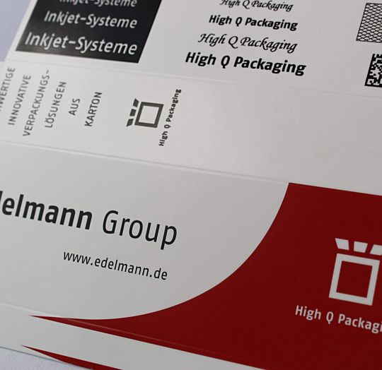 Edelmann eröffnet Kunden neue Optionen durch die Late-Stage-Customization: Grafik-Designs können noch im letzten Produktionsschritt bedruckt werden.