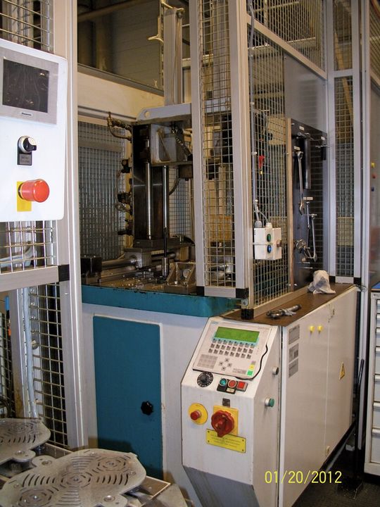 Die in die Prozesskette voll integrierte Nutenziehmaschine vom Typ Polymat 70/300 CNC von Leistritz sorgt jetzt für eine deutliche Verringerung der Stückzeiten bei der Hohlwellenbearbeitung. Die in die Prozesskette voll integrierte Nutenziehmaschine vom Typ Polymat 70/300 CNC von Leistritz sorgt jetzt für eine deutliche Verringerung der Stückzeiten bei der Hohlwellenbearbeitung.