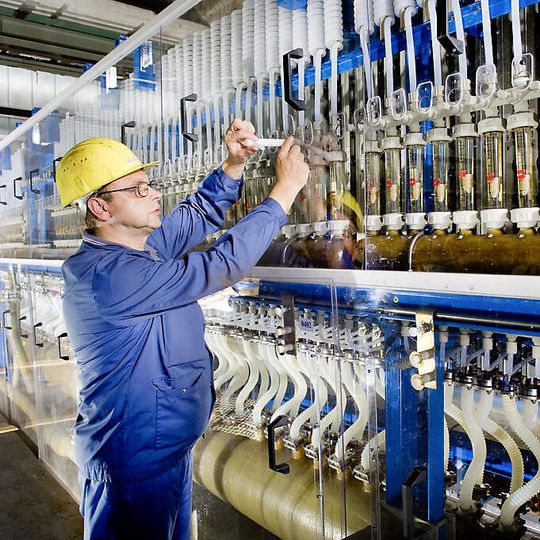 Eco-friendly chlorine production at Bayer MaterialScience's Uerdingen site in Germany: Michael Kesselheim is checking the feed pipes Eco-friendly chlorine production at Bayer MaterialScience's Uerdingen site in Germany: Michael Kesselheim is checking the feed pipes