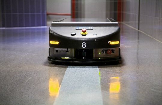 Kollege FTS: Moderne Technik optimiert die Prozesse in deutschen Kliniken. Ein wichtiger Anbieter ist die Swisslog AG aus der Schweiz. Kollege FTS: Moderne Technik optimiert die Prozesse in deutschen Kliniken. Ein wichtiger Anbieter ist die Swisslog AG aus der Schweiz.