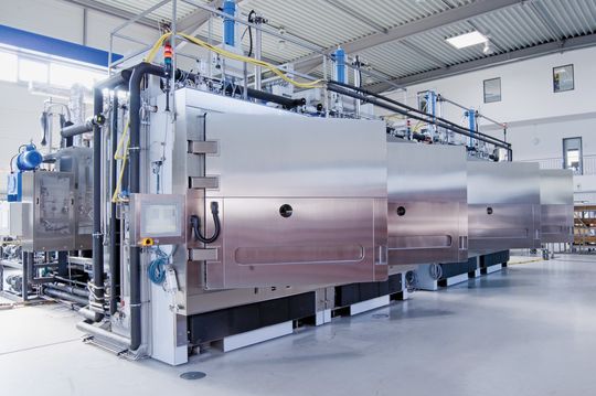 Auf neun Stellflächen ist Platz für Vials, eine weitere verteilt die Temperatur gleichmäßig im Raum. Auf neun Stellflächen ist Platz für Vials, eine weitere verteilt die Temperatur gleichmäßig im Raum.
