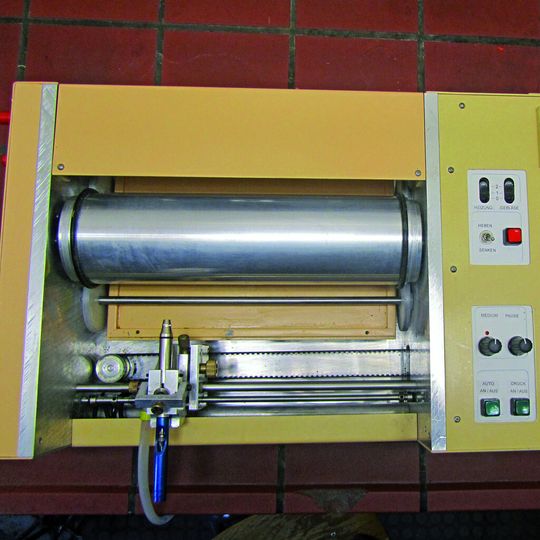 Abb 1: Ansicht des Labor-Walzencoaters LWC 1 mit Aluminium-Walze.