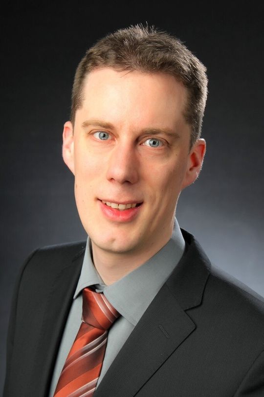 Frank Michael Weber arbeitet im Philips Forschungslabor Hamburg als Research Scientist und forscht im Bereich der medizinischen Bildverarbeitung sowie an biophysikalischen Simulationen des Herzens Frank Michael Weber arbeitet im Philips Forschungslabor Hamburg als Research Scientist und forscht im Bereich der medizinischen Bildverarbeitung sowie an biophysikalischen Simulationen des Herzens