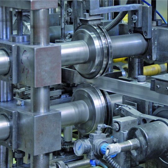 Blick in die von Arup selbst konstruierte Online-Fertigungsanlage.