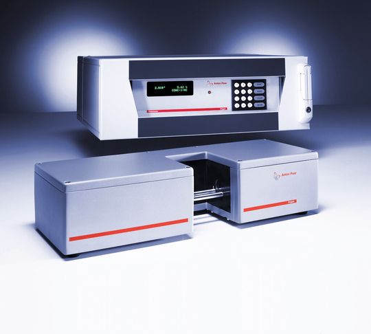 Das automatische Prozesspolarimeter Propol wird in der Produktion chiraler Substanzen als Online- oder Inline-Sensor für die Bestimmung der optischen Drehung eingesetzt. Das automatische Prozesspolarimeter Propol wird in der Produktion chiraler Substanzen als Online- oder Inline-Sensor für die Bestimmung der optischen Drehung eingesetzt.