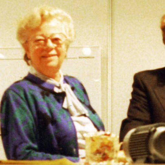 Gisela Menzel 1992 auf einer Messe in Babelsberg.