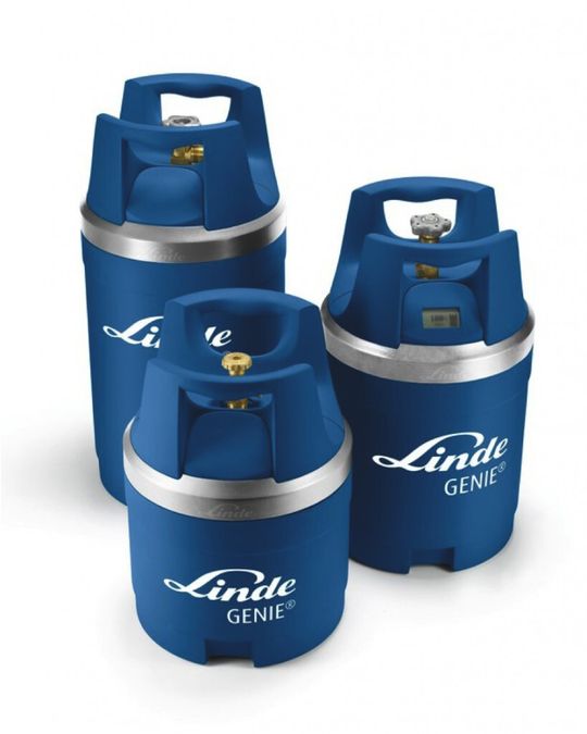 Der CFK-Gaszylinder ist deutlich leichter und stabiler als konventionelle Druckgasflaschen aus Stahl. Der CFK-Gaszylinder ist deutlich leichter und stabiler als konventionelle Druckgasflaschen aus Stahl.