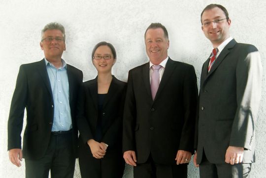 Henryk Jensch (v.l.n.r), Huawei, Manager Business Development M2M Solutions Terminal Department Europe, Huo Miaoshu, Huawei, Director Terminal Mobile Broadband Products Line Sales, und Michael Nickolai, Jörg Parnitzke, Geschäftsführer m2m Germany. Henryk Jensch (v.l.n.r), Huawei, Manager Business Development M2M Solutions Terminal Department Europe, Huo Miaoshu, Huawei, Director Terminal Mobile Broadband Products Line Sales, und Michael Nickolai, Jörg Parnitzke, Geschäftsführer m2m Germany.