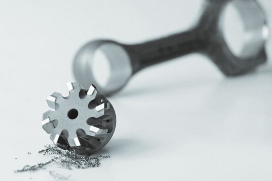 Die Reibahle mit Cermetschneiden und spezieller Spanbrechergeometrie sorgt für kurze Späne.