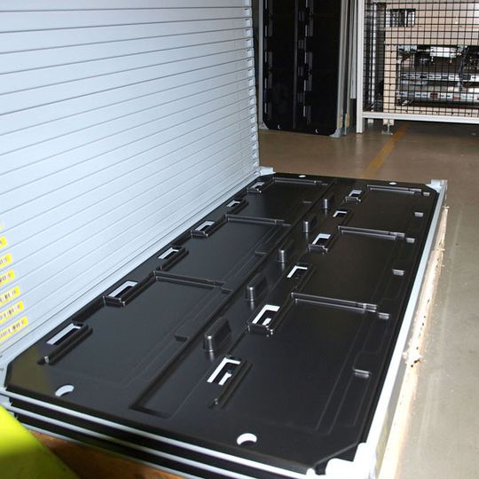 Inlay des Lager- und Transporttablars für die Li-Ion-Batterien. Inlay des Lager- und Transporttablars für die Li-Ion-Batterien.