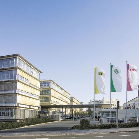 Schaeffler konnte weitere drei Banken für das geplante Refinanzierungspaket gewinnen. Schaeffler konnte weitere drei Banken für das geplante Refinanzierungspaket gewinnen.