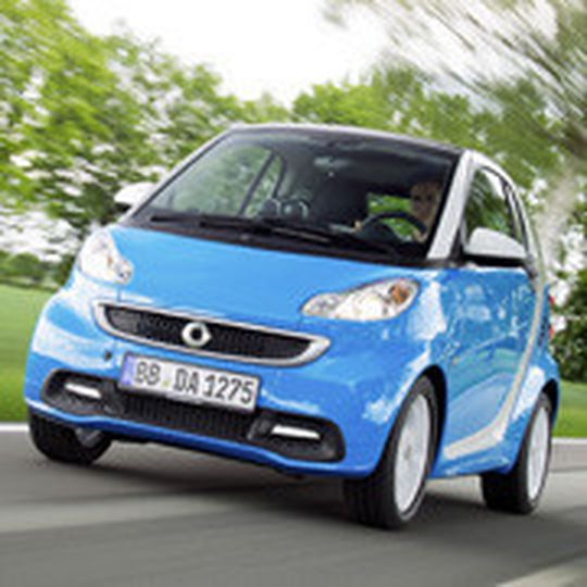 Smart Fortwo „Iceshine“: Die Sonder-Edition kostet ab 14.990 Euro und ist in den Farben Weiß und Azurblau zu haben. Smart Fortwo „Iceshine“: Die Sonder-Edition kostet ab 14.990 Euro und ist in den Farben Weiß und Azurblau zu haben.