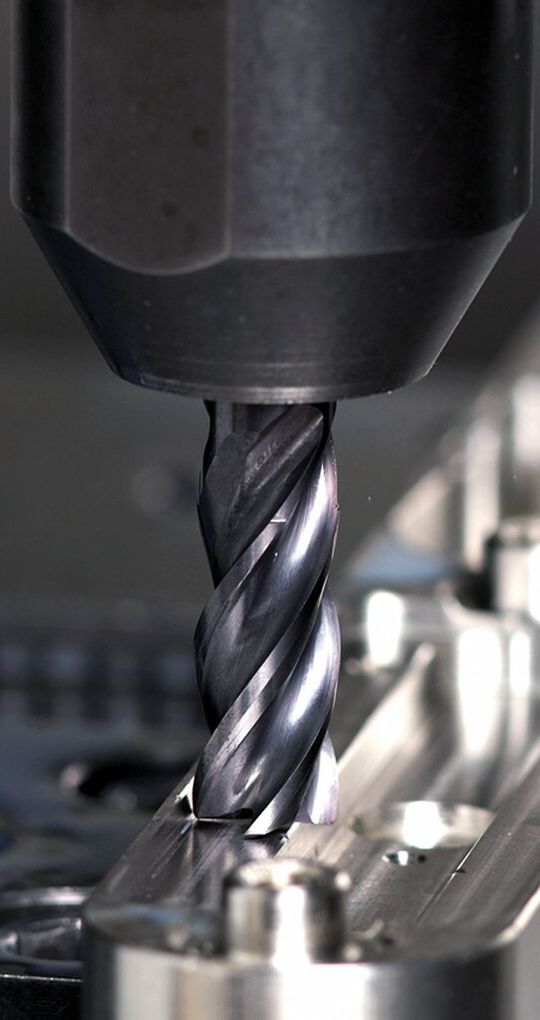 Längere Standzeiten und eine bessere Oberflächenqualität: der Ratiofräser RF 100 VA. Längere Standzeiten und eine bessere Oberflächenqualität: der Ratiofräser RF 100 VA.