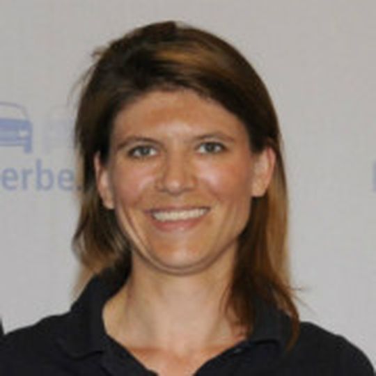 Evita Rösch, Pressesprecherin der Kfz-Innung Pforzheim/Enzkreis, hat mit der Aktion „Kuschelbertha“ den Blauen Kalligraphen in Gold gewonnen. Evita Rösch, Pressesprecherin der Kfz-Innung Pforzheim/Enzkreis, hat mit der Aktion „Kuschelbertha“ den Blauen Kalligraphen in Gold gewonnen.