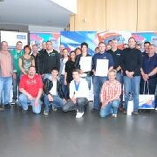 Die Sieger des 8. Serviceberater-Wettbewerbs der Carat. Die Sieger des 8. Serviceberater-Wettbewerbs der Carat.