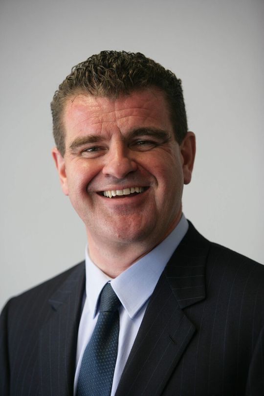 Peter Spuler sieht den Heimmarkt durch den schwachen Euron bedroht, da europäische Konkurrenten günstiger anbieten können. Peter Spuler sieht den Heimmarkt durch den schwachen Euron bedroht, da europäische Konkurrenten günstiger anbieten können.