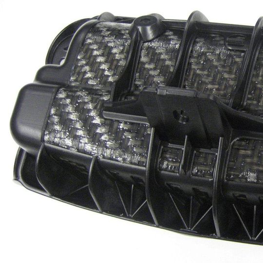In Organoblech-Hybridtechnik umgesetztes Gehäuse eines Beifahrer-Airbagmoduls In Organoblech-Hybridtechnik umgesetztes Gehäuse eines Beifahrer-Airbagmoduls