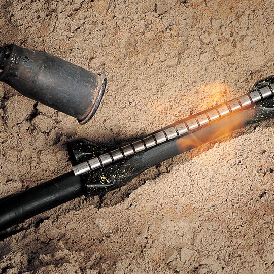 Die Kabelreperaturmanschette sorgt für die schnelle, dauerhafte und arbeitssparende Reparatur von beschädigten Kabelmänteln. Die Kabelreperaturmanschette sorgt für die schnelle, dauerhafte und arbeitssparende Reparatur von beschädigten Kabelmänteln.