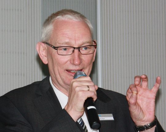 „Der Forschungsverbund hat die gesamte Energiekette in der Automatisierung untersucht und Tools entwickelt, die Anwendern helfen solle, Energie effizienter einzusetzen“, sagt Dr. Peter Post, Leiter Research and Programme Strategy bei Festo. „Der Forschungsverbund hat die gesamte Energiekette in der Automatisierung untersucht und Tools entwickelt, die Anwendern helfen solle, Energie effizienter einzusetzen“, sagt Dr. Peter Post, Leiter Research and Programme Strategy bei Festo.