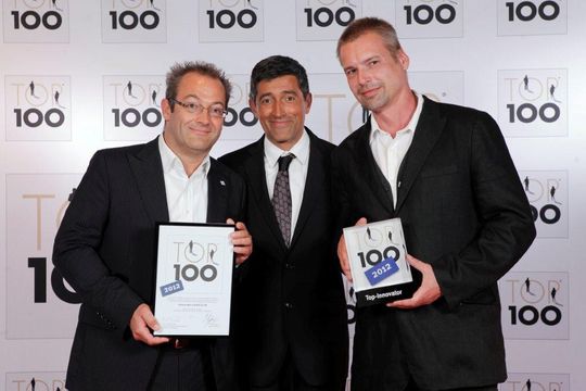 Wissenschaftsjournalist Ranga Yogeshwar ehrt die innovativsten Mittelständler. Galvano Weis, Emmering, zählt zu den „Top 100“. Wissenschaftsjournalist Ranga Yogeshwar ehrt die innovativsten Mittelständler. Galvano Weis, Emmering, zählt zu den „Top 100“.