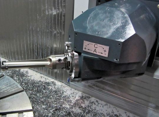 Kernstück der Unispeed-Baureihe: kompakter Orthogonalkopf, der 64.800 Positionen anfahren kann.