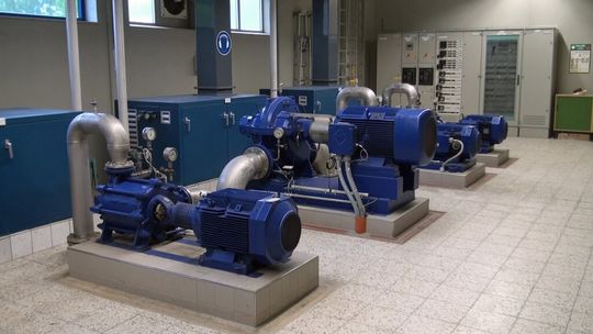 1 Frequenzgeregelte Pumpen geben bedarfsabhängig Frischwasser an das Rohrleitungsnetz ab.