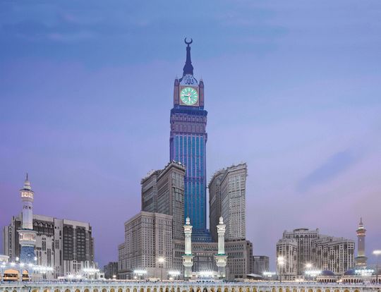 Die Ziffernblätter der größten Turmuhr der Welt im Makkah Clock Royal Tower haben einen Durchmesser von 43 m. Die Stunden- und Minutenzeiger sind auf selbstschmierenden, wartungsfreien Gleitlager gelagert.