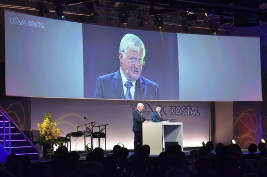 Helmut und Andreas Kostal bei der 100 Jahre-Kostal-Feier.