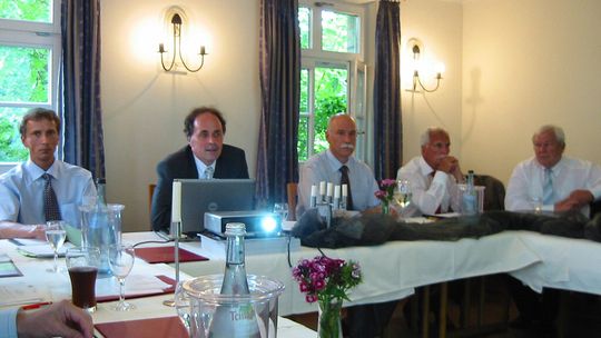 v.l. Michael Sperber (Vorstand), Karl-Heinz John (Vorsitzender des Vorstands), Dr. Wolfgang Brendel (Vorsitzender des Aufsichtsrates), Wolfgang Schleemilch (Aufsichtsrat), Dr. Reiner Anselstetter (Aufsichtsrat). Nicht im Bild: Stefan Angele (Vorstand). v.l. Michael Sperber (Vorstand), Karl-Heinz John (Vorsitzender des Vorstands), Dr. Wolfgang Brendel (Vorsitzender des Aufsichtsrates), Wolfgang Schleemilch (Aufsichtsrat), Dr. Reiner Anselstetter (Aufsichtsrat). Nicht im Bild: Stefan Angele (Vorstand).