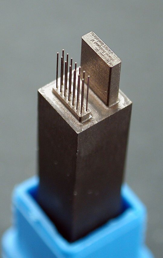 This graphite microelectrode has 14 needles just 130 µm in diameter. This graphite microelectrode has 14 needles just 130 µm in diameter.