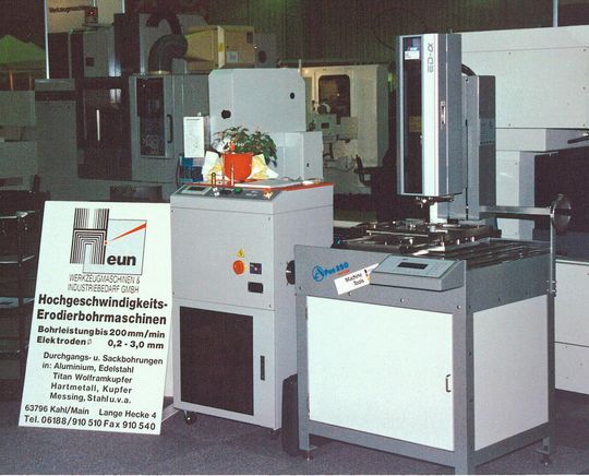 Die Erodierbohrmaschine Apos wird 20 Jahre alt. Im Bild das erste von Heun konstruierte Modell. Die Erodierbohrmaschine Apos wird 20 Jahre alt. Im Bild das erste von Heun konstruierte Modell.