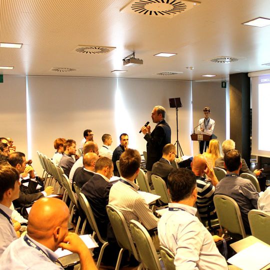 Rund 100 Fachleute aus der Auto- und Zuliefererindustrie nahmen am Dörken-TechDay „Hochleistungskorrosionsschutz in Theorie, Test und Praxis" in Italien teil. Rund 100 Fachleute aus der Auto- und Zuliefererindustrie nahmen am Dörken-TechDay „Hochleistungskorrosionsschutz in Theorie, Test und Praxis" in Italien teil.