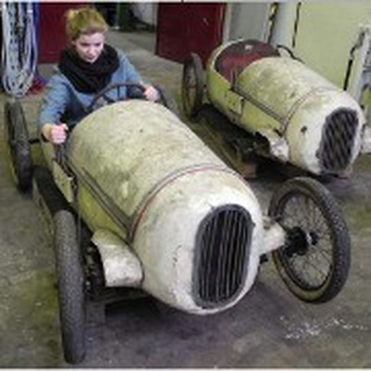 Die „Rennwagen“ von Cuno Bistram begeisterten in den sechziger Jahren besonders die jüngeren Besucher von Hagenbecks Tierpark in Hamburg. Die „Rennwagen“ von Cuno Bistram begeisterten in den sechziger Jahren besonders die jüngeren Besucher von Hagenbecks Tierpark in Hamburg.
