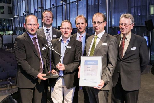 Preisträger Flextronics und Projektpartner Industrie Informatik freuen sich über den Gewinn des Logistikpreises.