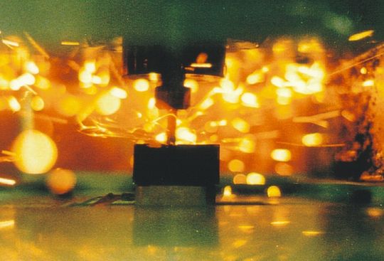Bis vor kurzem waren die Ziele bei der Entwicklung von Werkzeugmaschinen vor allem Steigerung der Produktivität und der Bearbeitungsqualität. Bis vor kurzem waren die Ziele bei der Entwicklung von Werkzeugmaschinen vor allem Steigerung der Produktivität und der Bearbeitungsqualität.