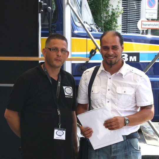 Raffaele Puopolo, Vorsitzender des Arbeitskreises Ladungssicherung Bodensee-Oberschwaben (links) und Verlader des Jahres 2012 Michael Lauber aus Mochenwangen. Raffaele Puopolo, Vorsitzender des Arbeitskreises Ladungssicherung Bodensee-Oberschwaben (links) und Verlader des Jahres 2012 Michael Lauber aus Mochenwangen.