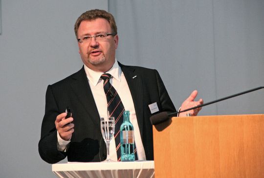 Oliver Herkommer, Vorstand Ingenics AG: "Die komplexen Netzwerke effizient zu managen, wird einer der großen Erfolgsfaktoren in der Zukunft sein." Oliver Herkommer, Vorstand Ingenics AG: "Die komplexen Netzwerke effizient zu managen, wird einer der großen Erfolgsfaktoren in der Zukunft sein."