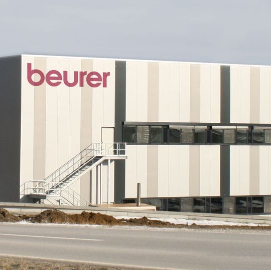 Das neue Beurer-Distributionszentrum in Uttenweiler wird vom CIM-Warehouse-Management-System Prolag World gesteuert. Das neue Beurer-Distributionszentrum in Uttenweiler wird vom CIM-Warehouse-Management-System Prolag World gesteuert.