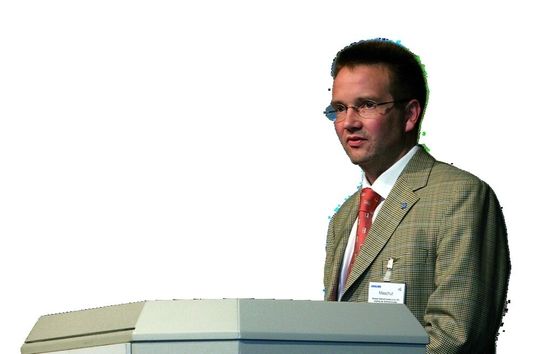 Gerson Meschut, Wilhelm Böllhoff GmbH & Co. KG: „Eine Stanz-Niet-Verbindung ist ähnlich komplex wie eine Schweißverbindung. Wir haben es nur mit anderen Parametern zu tun, die Einfluss nehmen auf die Verbindungsqualität.“ Gerson Meschut, Wilhelm Böllhoff GmbH & Co. KG: „Eine Stanz-Niet-Verbindung ist ähnlich komplex wie eine Schweißverbindung. Wir haben es nur mit anderen Parametern zu tun, die Einfluss nehmen auf die Verbindungsqualität.“