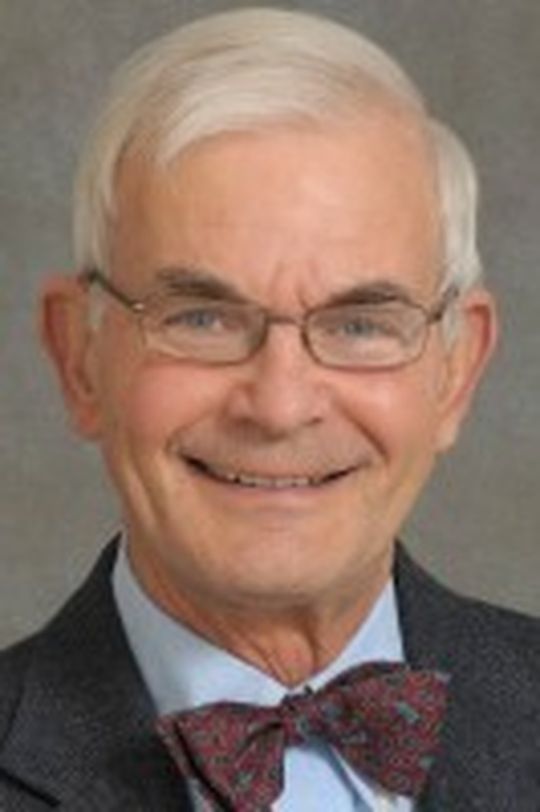 Professor Eckard Wimmer wird mit der Robert-Koch-Medaille in Gold geehrt. Professor Eckard Wimmer wird mit der Robert-Koch-Medaille in Gold geehrt.