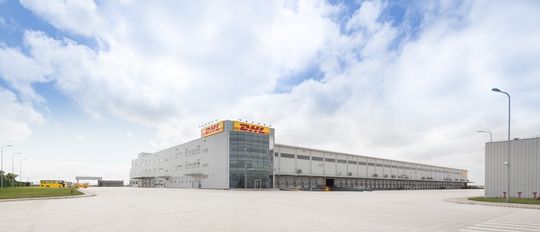 Das jüngste Projekt in Asien: Das DHL North Asia Hub in Shanghai. Der gelbe Riese will in Asien weiter wachsen. Das jüngste Projekt in Asien: Das DHL North Asia Hub in Shanghai. Der gelbe Riese will in Asien weiter wachsen.