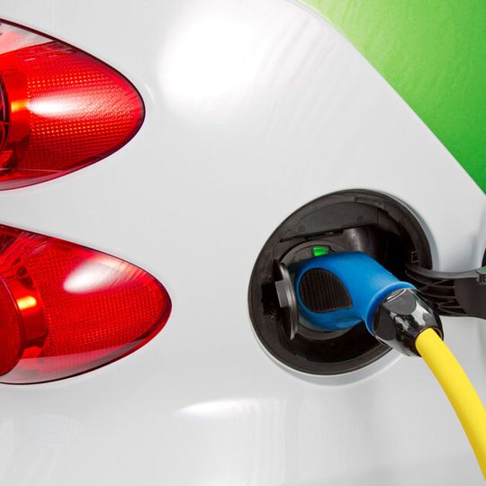 Entwickler rechnen mit einem deutlichen Anstieg der Leistung von Lithium-Ionen-Batterien. Nach einer Studie des Beraterunternehmens McKinsey steigt die Kapazität der Lithium-Ionen-Akkus bis zum Jahr 2020 um 40 Prozent. Entwickler rechnen mit einem deutlichen Anstieg der Leistung von Lithium-Ionen-Batterien. Nach einer Studie des Beraterunternehmens McKinsey steigt die Kapazität der Lithium-Ionen-Akkus bis zum Jahr 2020 um 40 Prozent.