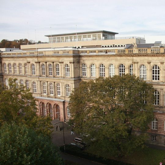 An der RWTH Aachen haben Forscher einen Ruthenium-Phosphin-Komplex entwickelt, der Kohlenstoffdioxid zu Methanol hydriert.