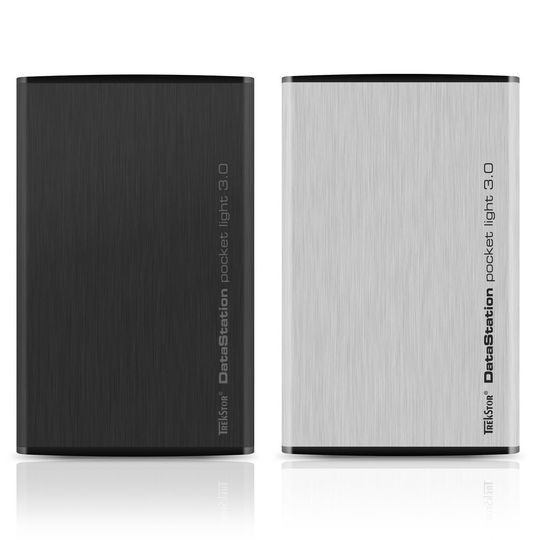 Die DataStation pocket light 3.0 bietet TrekStor in Silber und Schwarz an. Die DataStation pocket light 3.0 bietet TrekStor in Silber und Schwarz an.