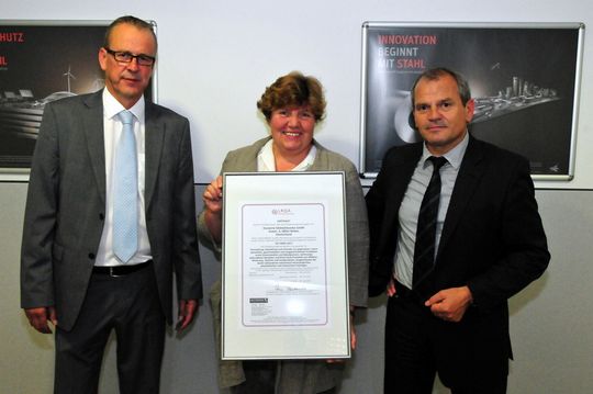 Mit der Zertifikatsübergabe wurde das Energiemanagement nach ISO 50001:2011 bei den Deutschen Edelstahlwerken bestätigt. Mit der Zertifikatsübergabe wurde das Energiemanagement nach ISO 50001:2011 bei den Deutschen Edelstahlwerken bestätigt.