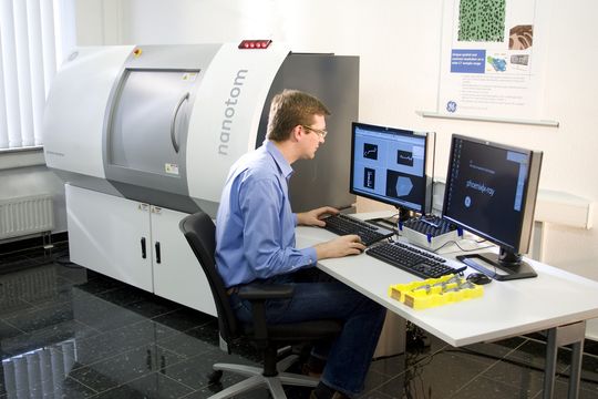 Die neue CT-Software erlaubt im Vergleich zur Vorgängerversion eine bis zu neun Mal schnellere Rekonstruktion des 3D-Volumens. Die neue CT-Software erlaubt im Vergleich zur Vorgängerversion eine bis zu neun Mal schnellere Rekonstruktion des 3D-Volumens.