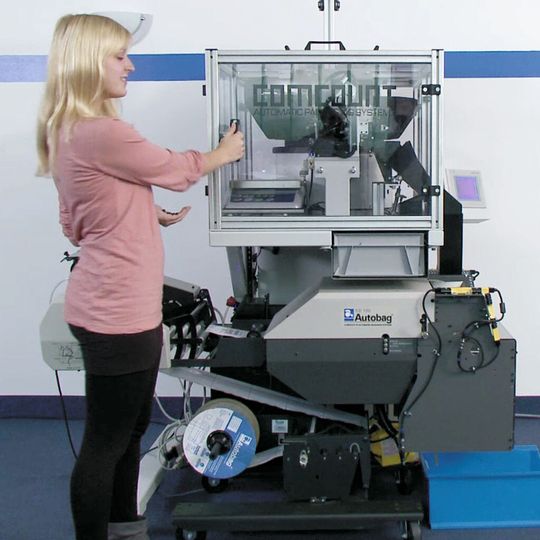 Die Beutelverpackung exakter Sollmengen kleiner Schüttgüter erlaubt das neue Autobag-Verpackungssystem Comcount Die Beutelverpackung exakter Sollmengen kleiner Schüttgüter erlaubt das neue Autobag-Verpackungssystem Comcount