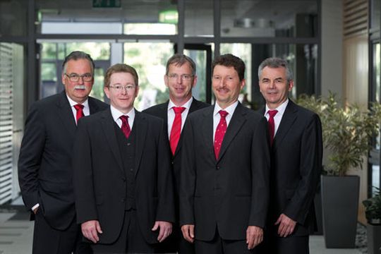 v.l. Die Geschäftsführung der Vector Informatik seit Juli 2012: Dr. Helmut Schelling, Dr. Thomas Beck, Thomas Riegraf, Eberhard Hinderer, Martin Litschel. v.l. Die Geschäftsführung der Vector Informatik seit Juli 2012: Dr. Helmut Schelling, Dr. Thomas Beck, Thomas Riegraf, Eberhard Hinderer, Martin Litschel.