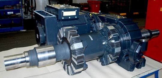 Der 900 kg leichte Stirnradhohlwellen-Antrieb wurde eigens nach den Wünschen des polnischen Auftraggebers entwickelt. Der 900 kg leichte Stirnradhohlwellen-Antrieb wurde eigens nach den Wünschen des polnischen Auftraggebers entwickelt.