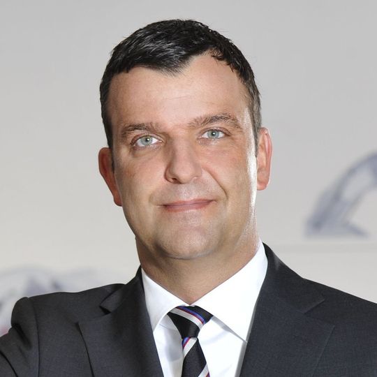 Sandro Scharlibbe wurde zum 1. Juli 2012 für das neue Ressort Einkauf in die Geschäftsführung der Coburger Brose-Unternehmensgruppe berufen. Sandro Scharlibbe wurde zum 1. Juli 2012 für das neue Ressort Einkauf in die Geschäftsführung der Coburger Brose-Unternehmensgruppe berufen.